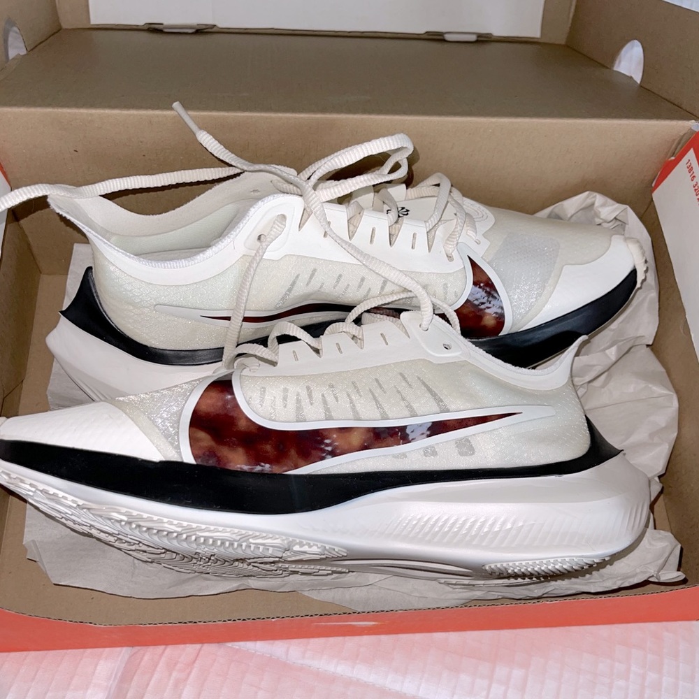 Womens nike zoom gravity sneakers